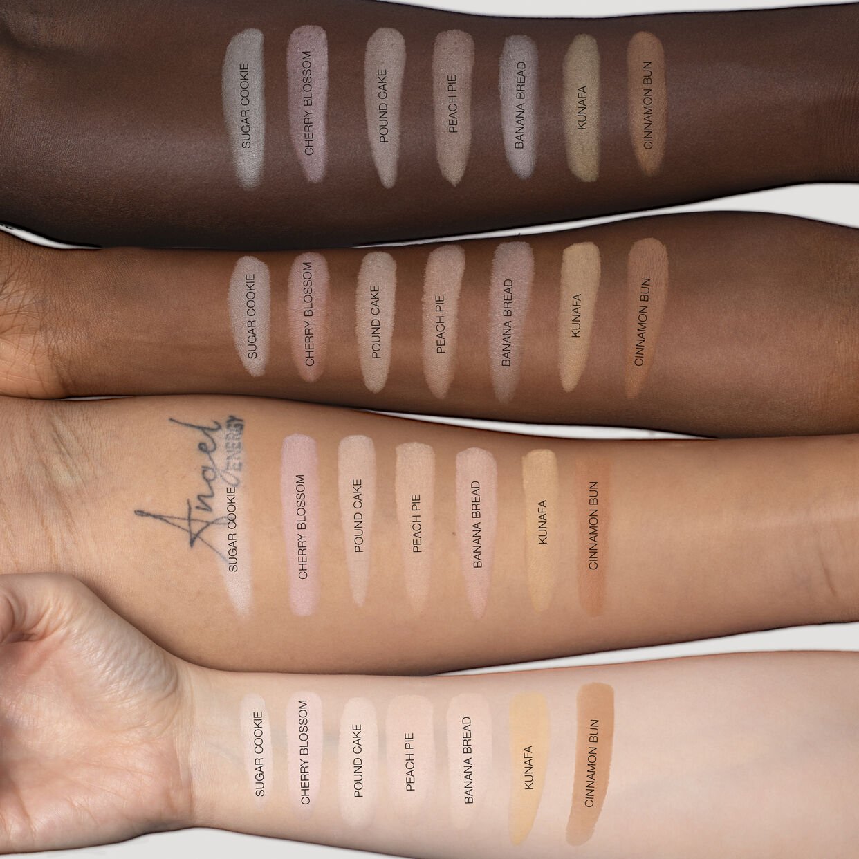 HUDA BEAUTY Easy Bake Loose Baking & Setting Powder