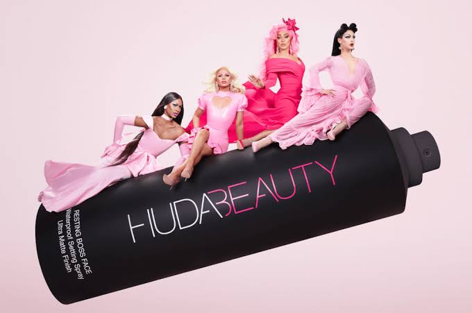 HUDA BEAUTY EASY BAKE SETTING SPRAY .