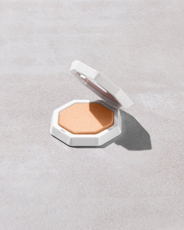 FENTY BEAUTY Demi’glow light diffusing highlighter