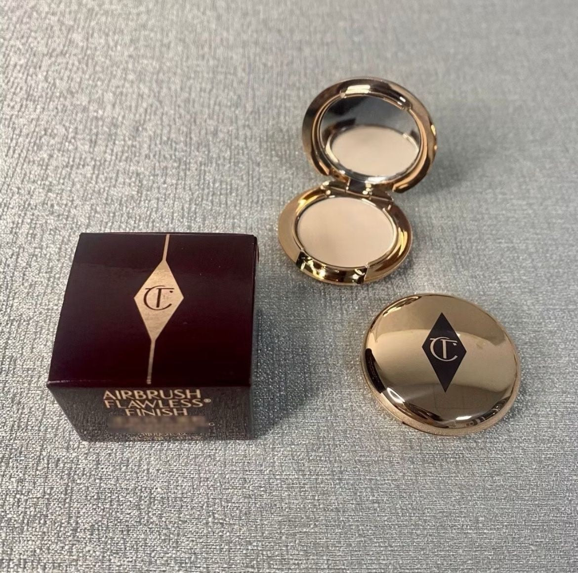 Charlotte Tilbury airbrush flawless finish powder mini size 0.8 gm