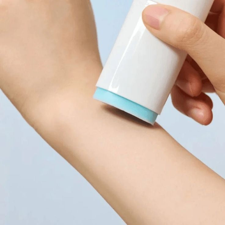 Skin 1004 Centella Hyalu-Cica Silky-Fit Sun Stick